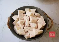 Illustration of how to make steamed taro with ribs 11