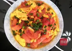 Illustration of home-cooked scrambled eggs with tomatoes 9