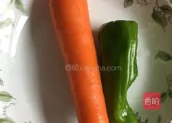 Illustration of how to make shredded carrots and beef 3