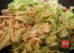 Illustration of how to make pork belly, cabbage and dried tofu stew 4