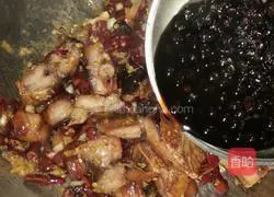 Illustration of how to make steamed cured fish with black bean sauce and pepper 5