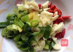 Illustration of how to make crucian carp stewed with tofu 3