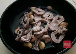 Illustration of how to cook pork belly with garlic 8