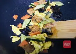 Illustration of how to make Mushu Pork 13