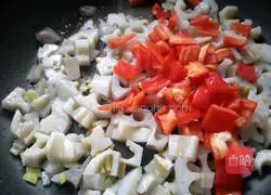 Illustration of making diced lotus root in oyster sauce 6