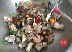 Illustration of how to make mutton stewed radish 8