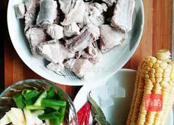 Illustration of braised pork ribs with mushrooms and corn 1