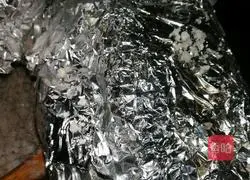 Illustration of how to make salt-baked chicken 4