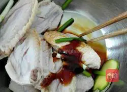 Illustration of how to make Chinese New Year chicken wings 2