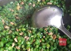 Illustration of how to make fried beans and diced pork 11