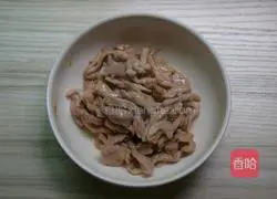 Illustration of how to stir-fry shredded pork with carrots 4
