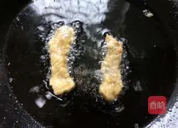 Illustration of how to make fried crispy pork 6