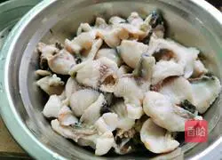 Illustration of spicy saliva fish recipe 11