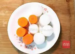 Illustration of how to make two-color radish cup 4