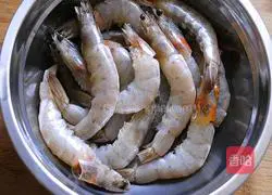 Illustration of braised prawns in oil 1