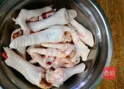 Illustration of how to make fragrant chicken feet 2