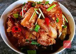 Illustration of how to cook pork belly and fat fish head 9