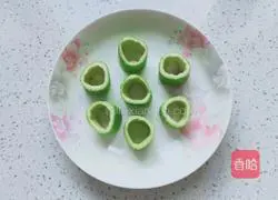 Illustration of how to make loofah stuffed with meat 3