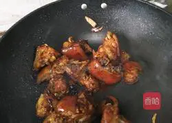 Soybean braised pig's feet recipe 14