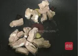 Illustration of how to make braised pork ribs with rice 4