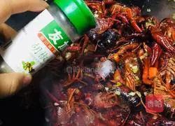 Illustration of braised crayfish in oil 10