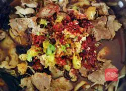 Illustration of how to make boiled pork slices 8