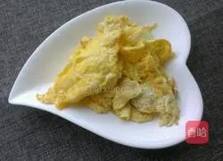 Illustration of how to make fried eggs with green pepper 4