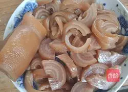 Illustration of how to make pork skin peppers 2