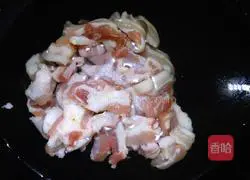 Illustration of how to make fried pork belly with peppers and carrots 4