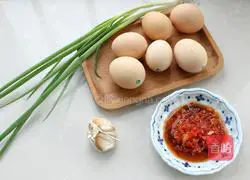 Illustration of how to make fish-flavored poached eggs 1