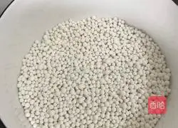 Illustration of how to make lean meat pearl powder 1