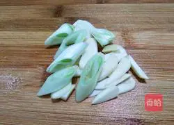 Illustration of how to make fried pork slices with green and red pepper and zucchini 10