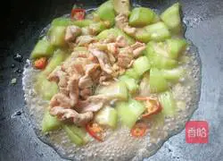 Illustration of how to make stir-fried pork slices with loofah 9