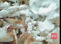 Illustration of how to make fried crab with rice cake 3