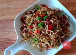 Illustration of how to make fried peanuts with small whitebait 8