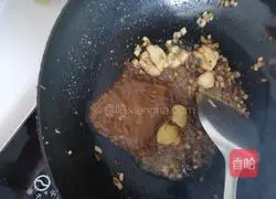 Illustration of how to make crucian carp and eggplant stewed in sauce 4