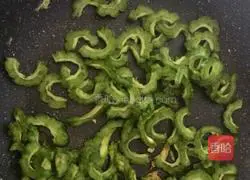 Bitter Melon Scrambled Eggs Recipe Illustration 5