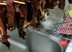 Illustration of how to make air-dried beef jerky 6