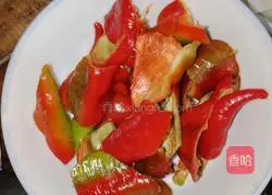 Illustration of how to make a little rooster with potato vermicelli 4