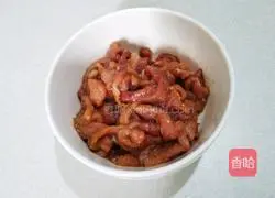 Illustration of how to make shredded pork with pickled pepper and chives 4