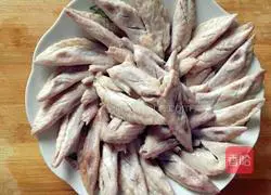 Illustration of how to make braised chicken wings with dried sweet beans 1