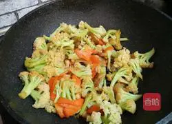 Illustration of how to make stir-fried cauliflower with meat 8