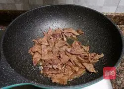 Illustration of how to stir-fry pork liver with garlic sprouts 8