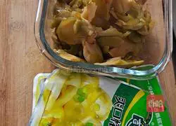 Illustration of how to make spicy minced pork and mustard vegetables 1