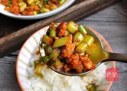 Illustration of how to make fried minced meat with garlic moss 13