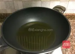 Illustration of how to cook fish with pickled pepper and black bean paste 4