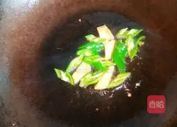 Stir-fried melon and pork Practice illustration 3