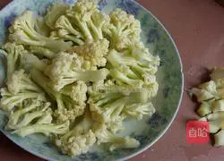 Illustration of how to make fried cauliflower with tomatoes 3