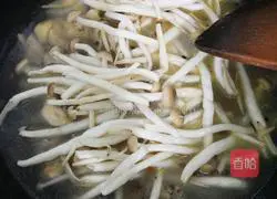 Illustration of how to make tea tree mushroom stewed chicken 11