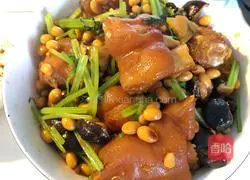 Illustration of how to make pig's trotters and soy beans 9